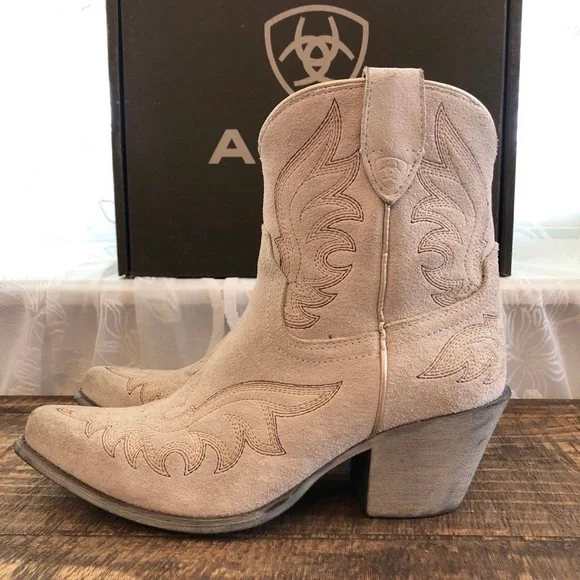 Ariat ~ Size 7 ~ Chandler Boots ~ White Cloud Suede - Picture 7 of 14